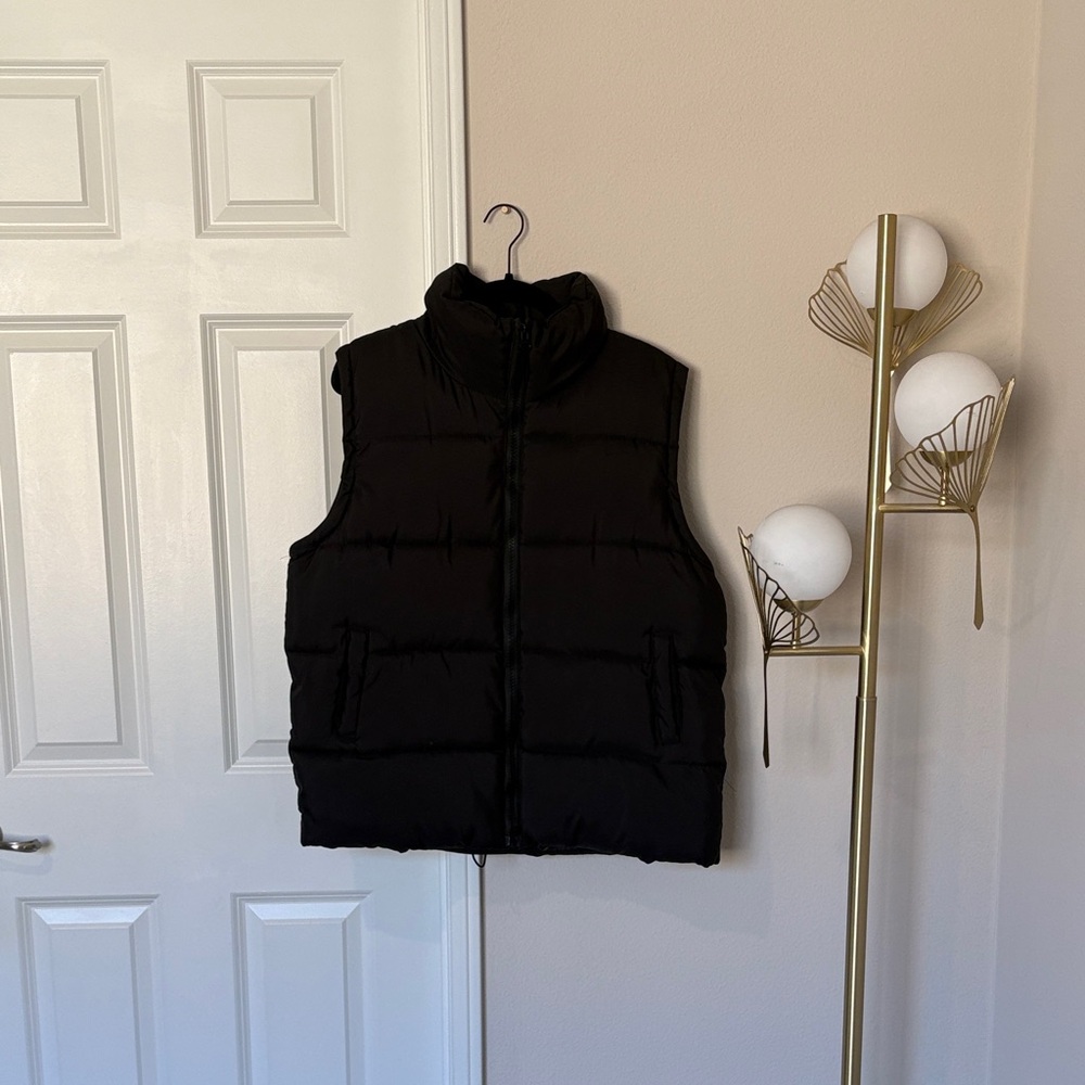 Women’s Oversized Black Puffer Vest
